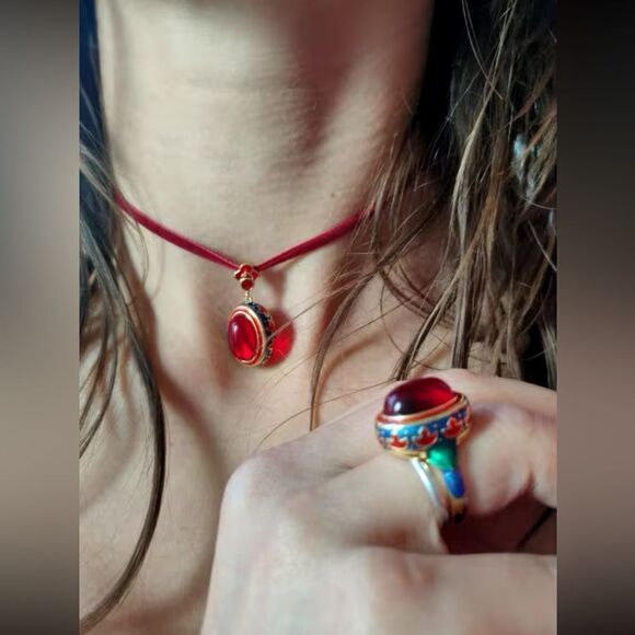 Red Cabochon Pendant Necklace with Enamel detailing - Picture 13 of 13